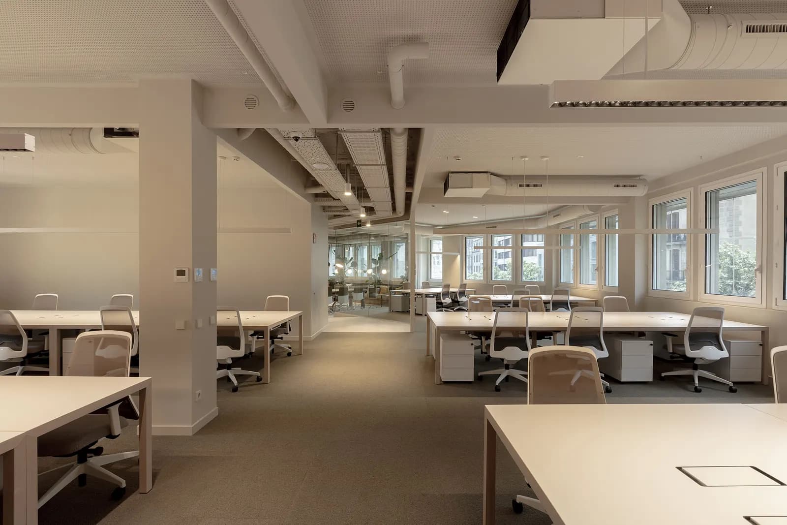 NN Pau Claris, workspace photo 1