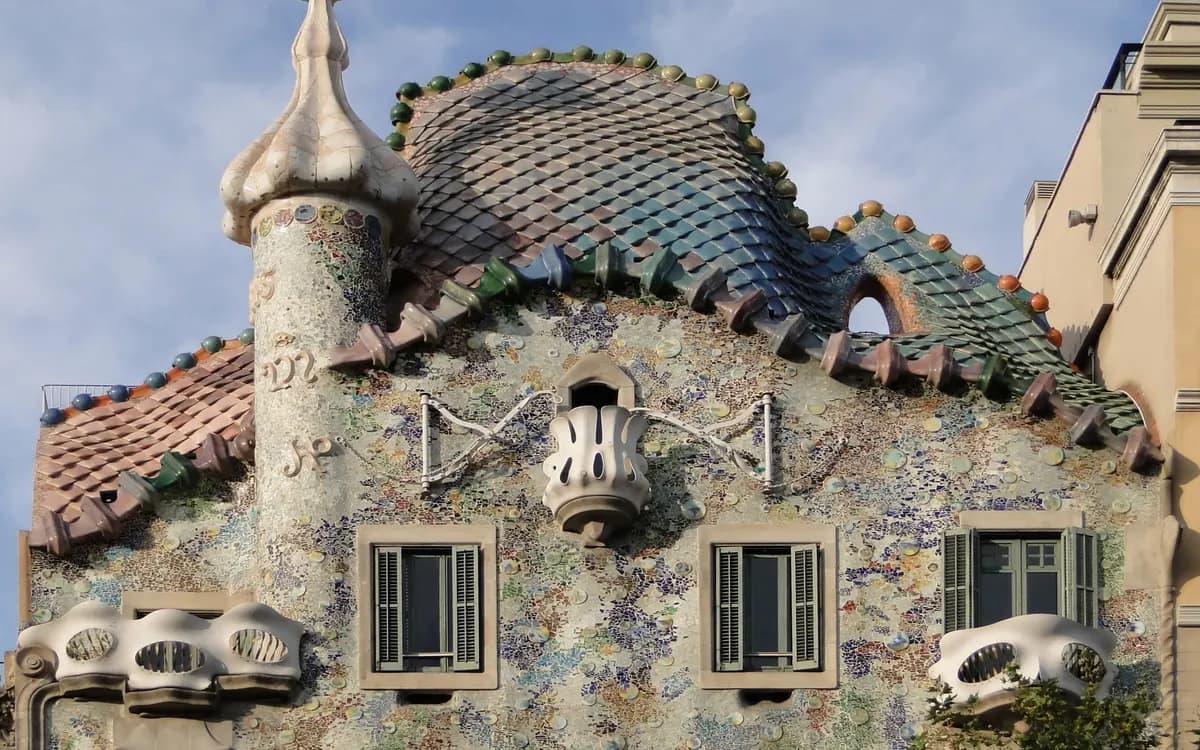Le toit ondulé de la Casa Batlló de Gaudí à Barcelone