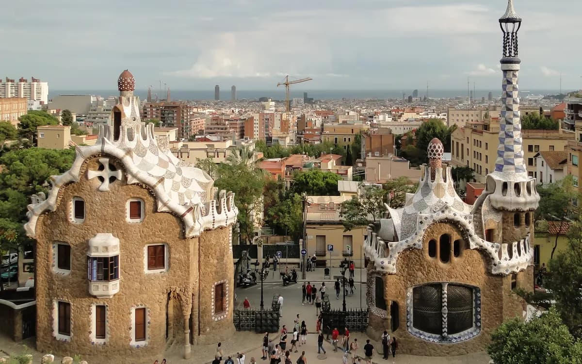 Le Park Güell de Gaudí avec vue sur Barcelone