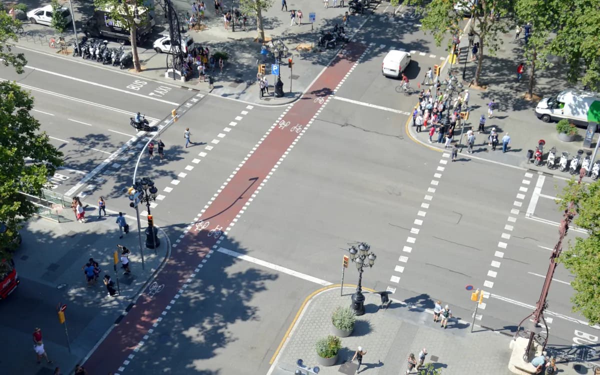 Vue aérienne d'un carrefour de l'Eixample à Barcelone