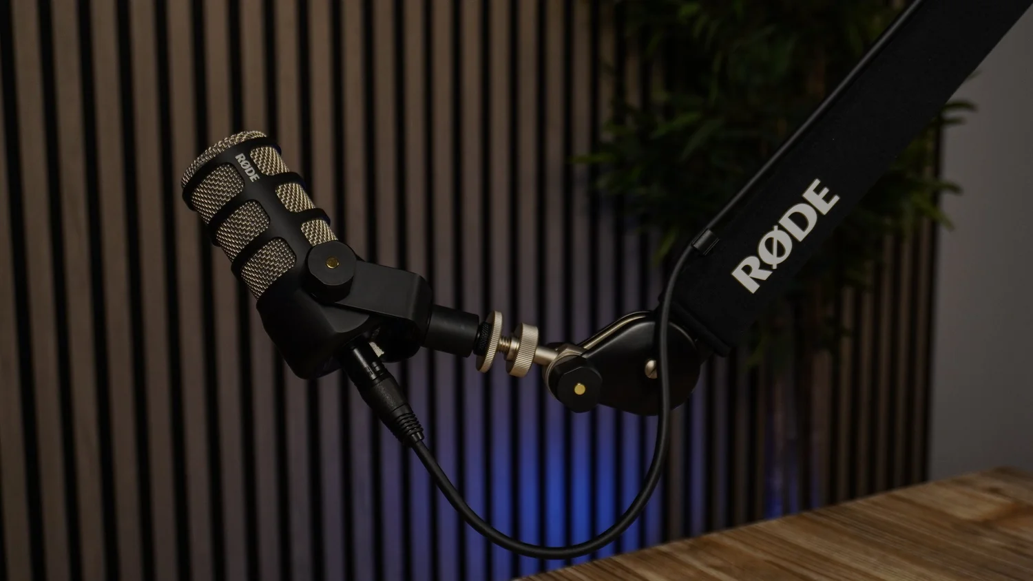 A Rode PodMic microphone on its boom arm in the Studio 54 podcast studio in Barcelona.